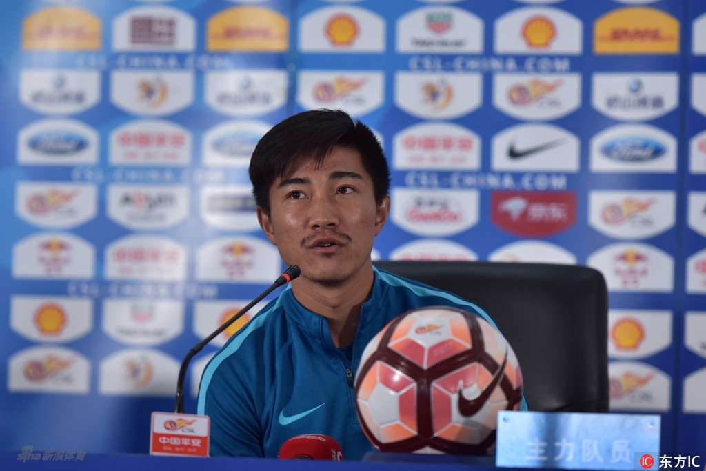 吴金贵携孙世林出席发布会