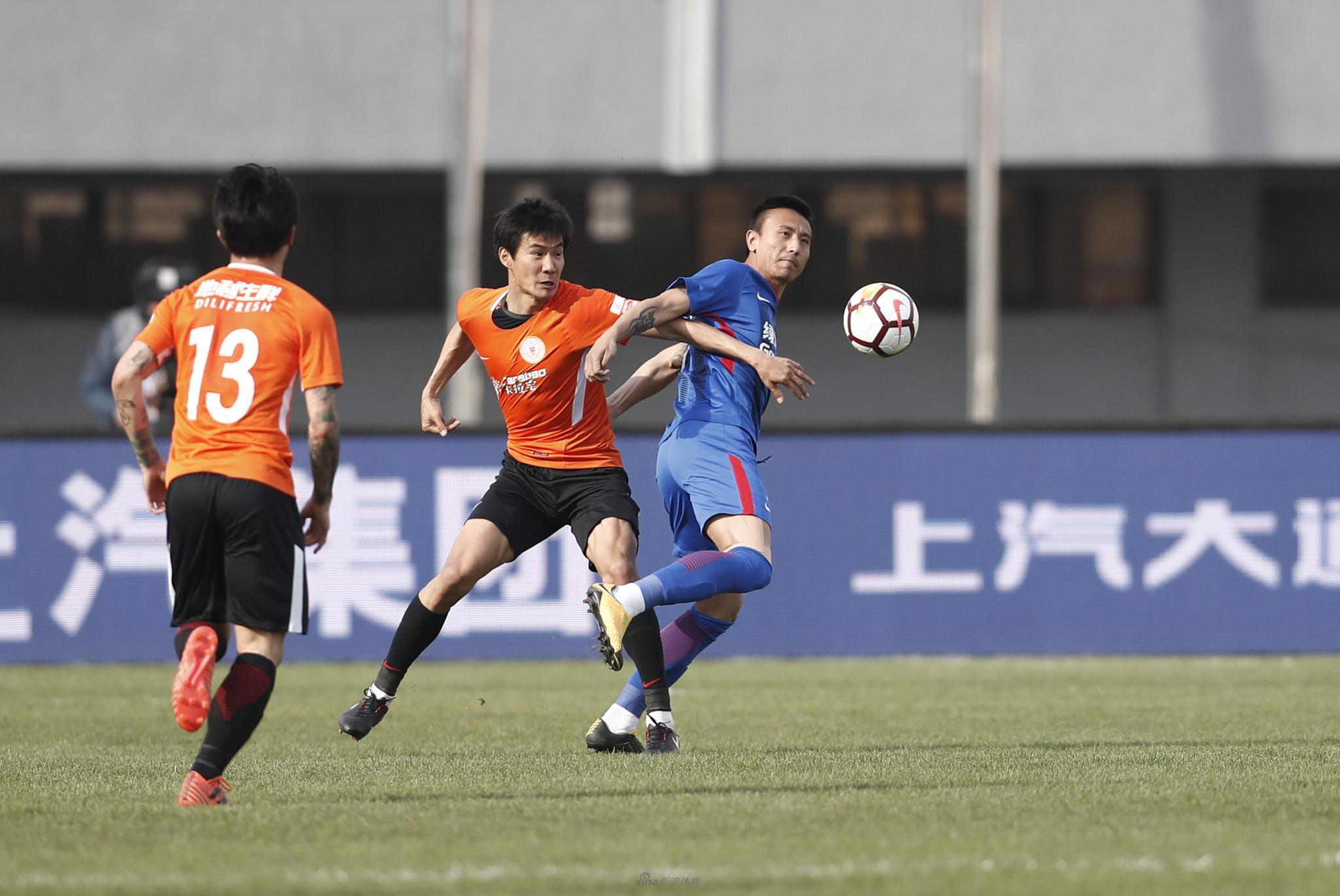 毛剑卿背身护球