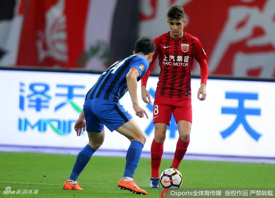 奥斯卡面对防守