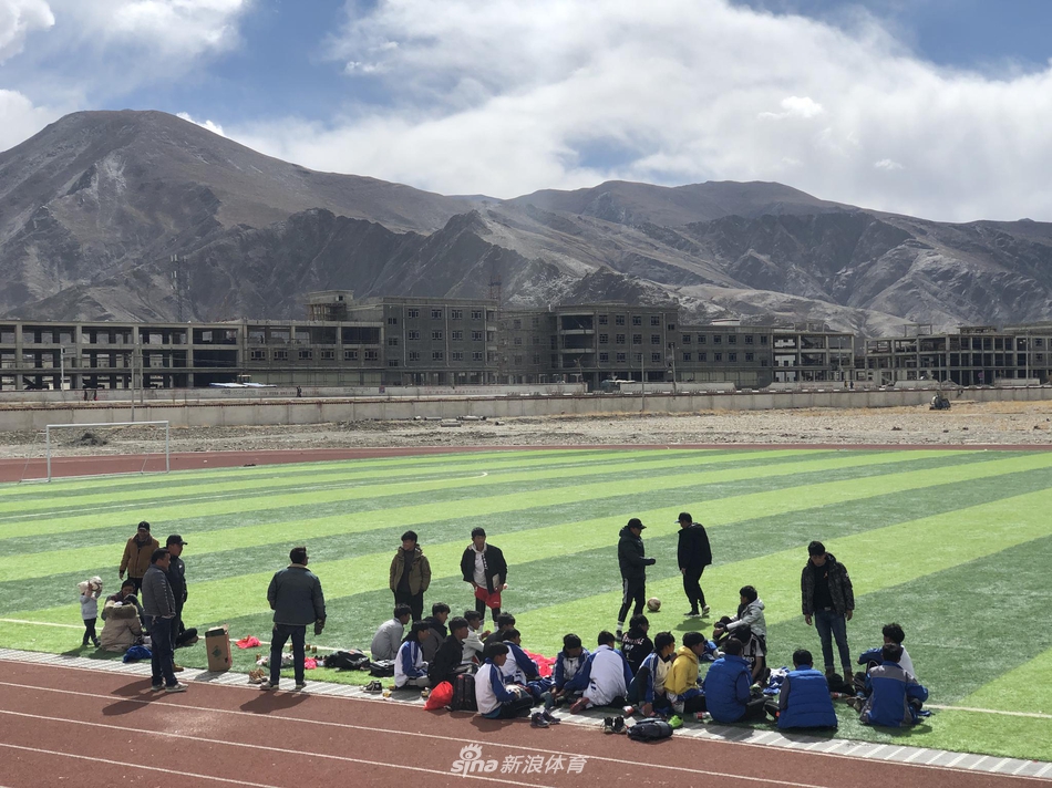 上港圆梦屋脊公益行动