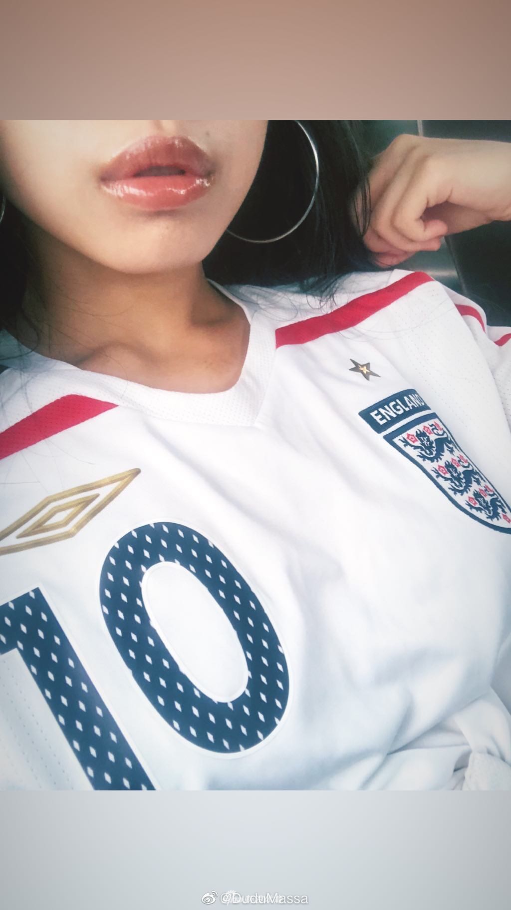 晒球衣挑战赛之美女球迷篇