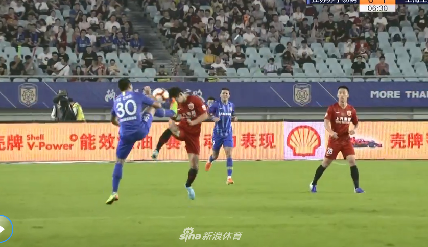 爆头+踹碎球衣 苏宁球员暴力恶犯