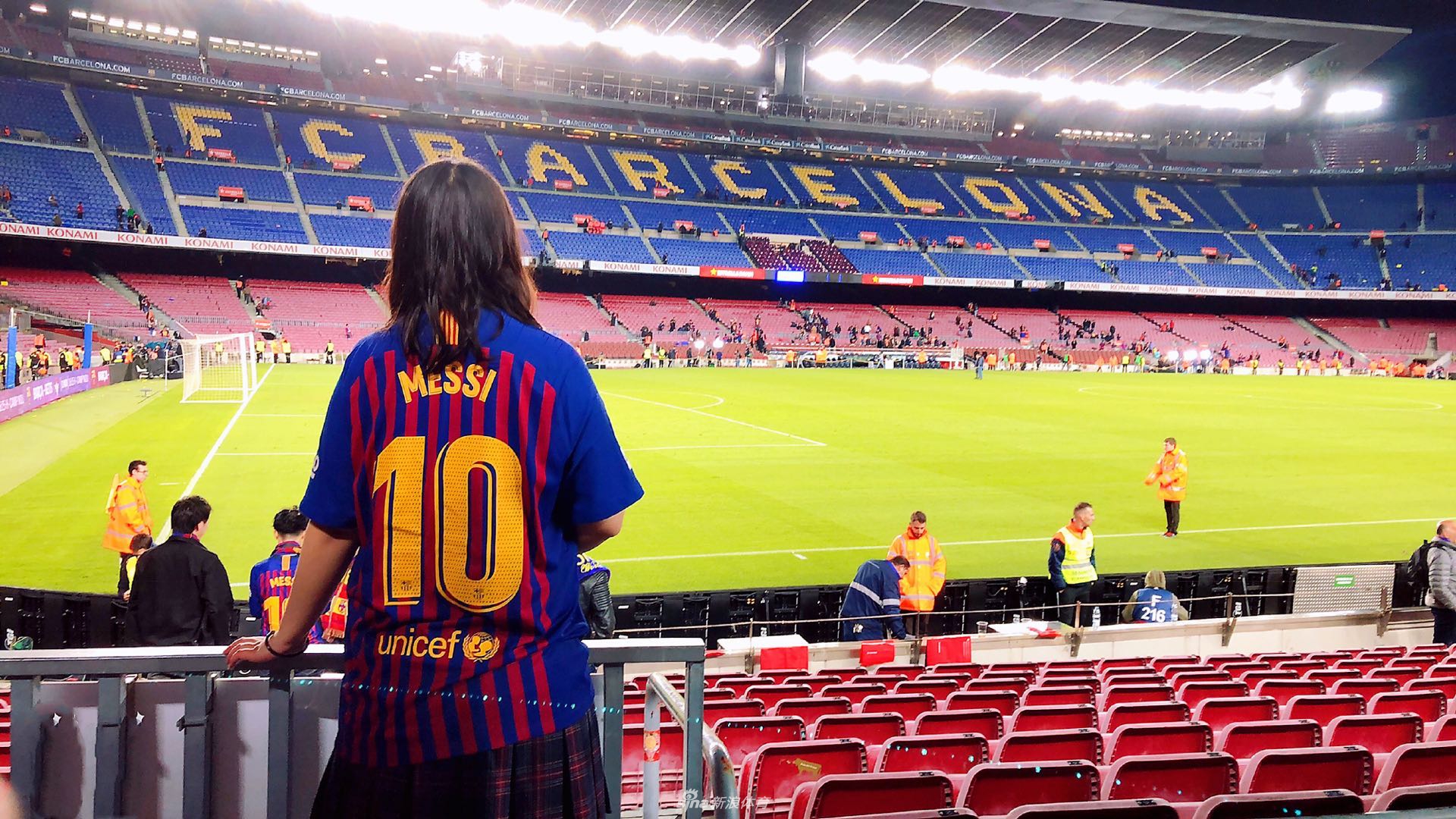 晒球衣挑战赛之美女球迷篇