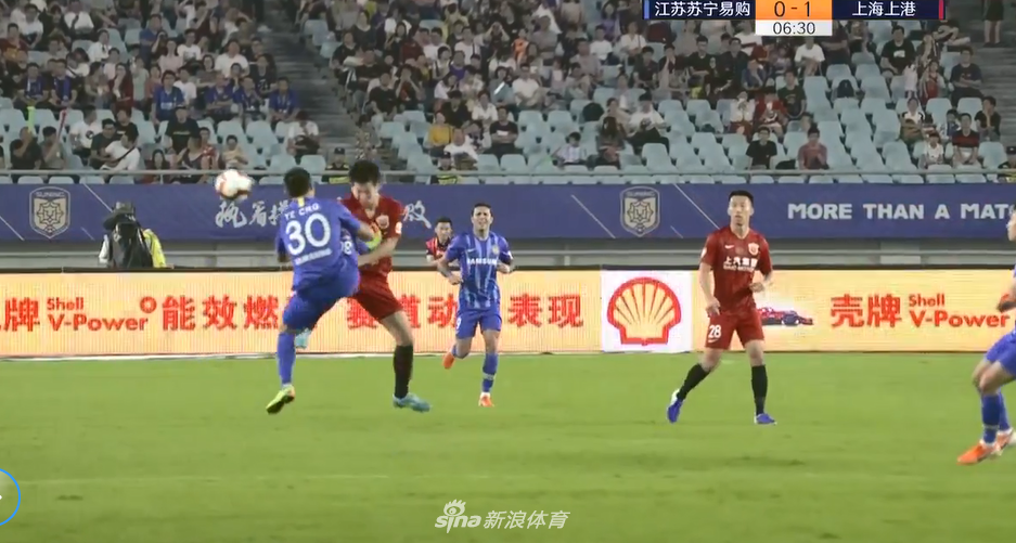 爆头+踹碎球衣 苏宁球员暴力恶犯