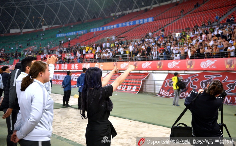 文筱婷深鞠躬致歉球迷