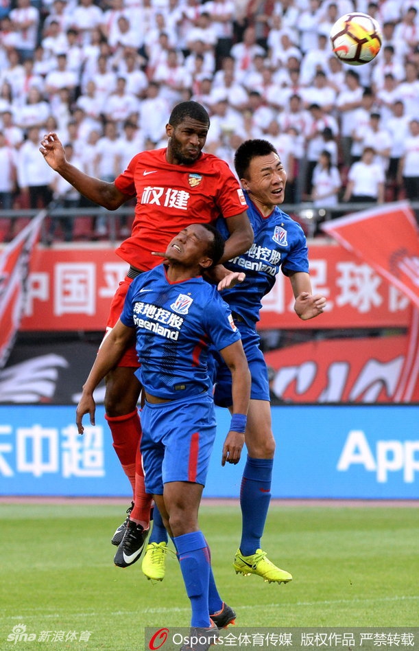 莫德斯特力压对手头球