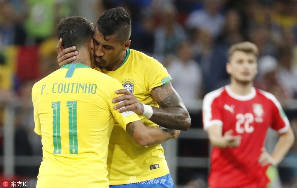 与库蒂尼奥贴脸