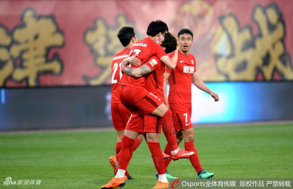 苏缘杰庆祝进球