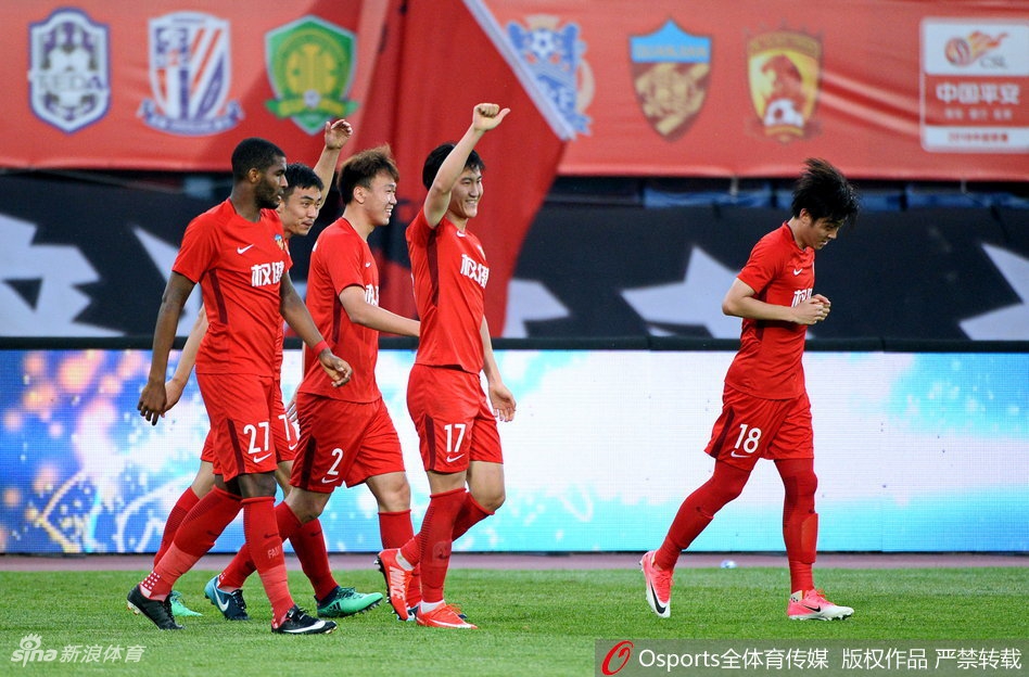 苏缘杰庆祝自己的进球