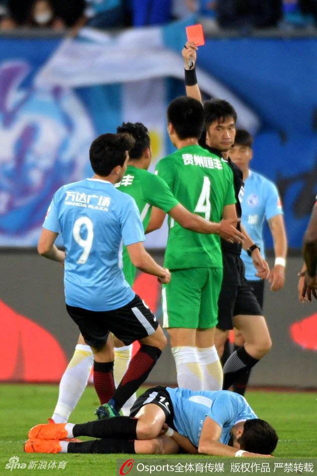 杨挺铲伤卡拉斯科被罚下