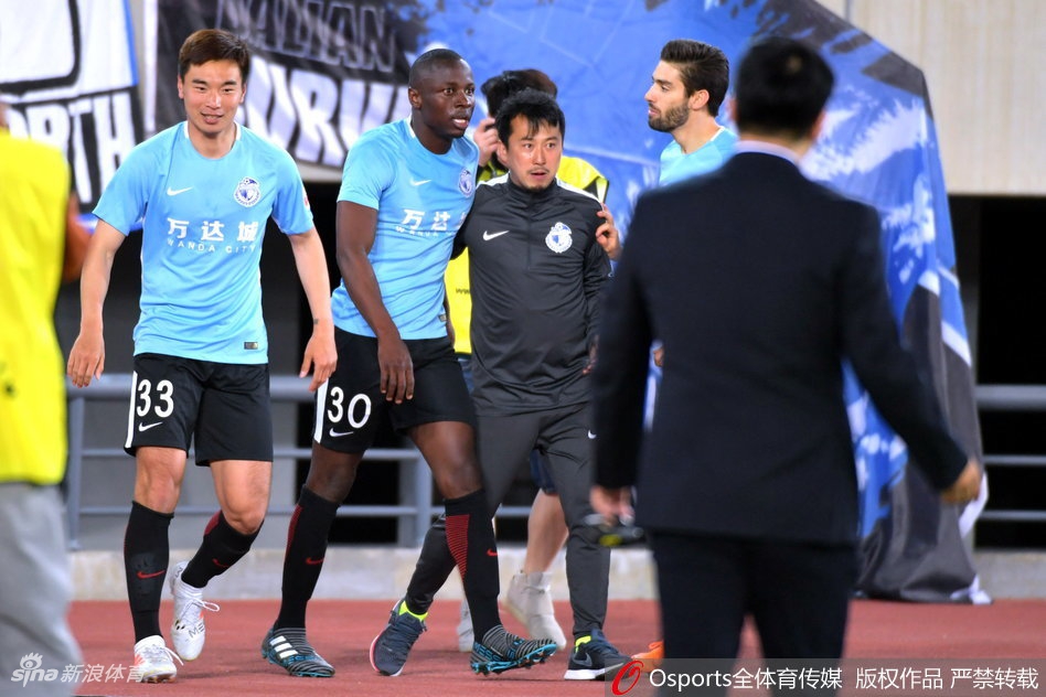 穆谢奎头球助球队逆转