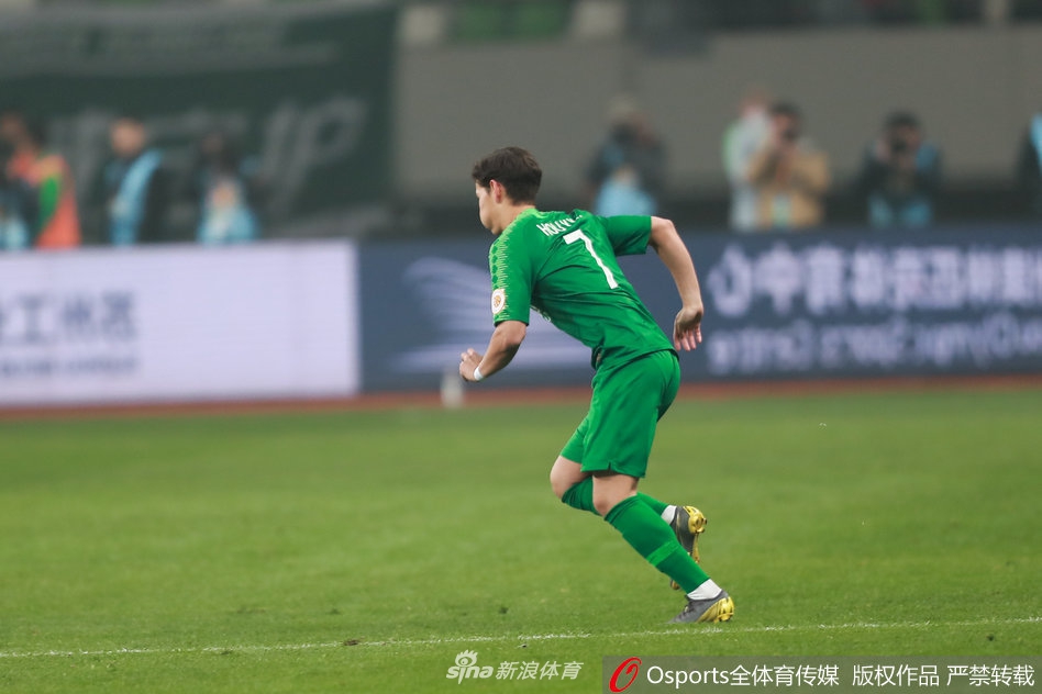 历史性时刻 侯永永替补登场