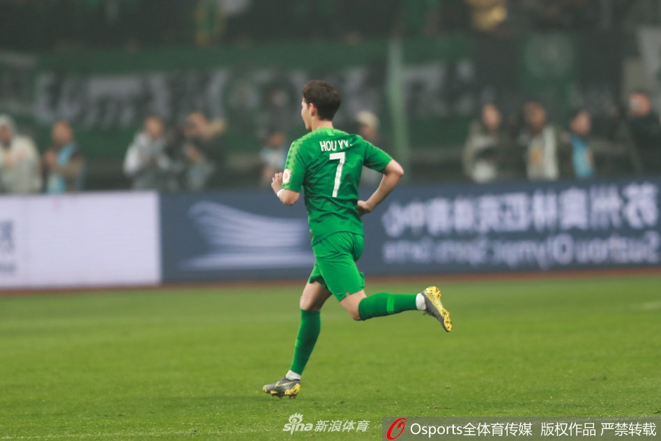 历史性时刻 侯永永替补登场