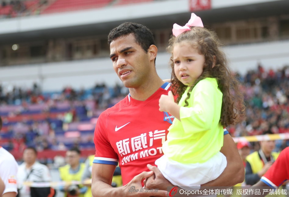 卡尔德克温暖出场