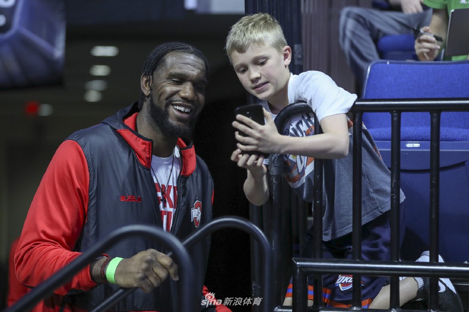 韦大爷的发型老詹的脸！31岁的NBA名宿霸气现身