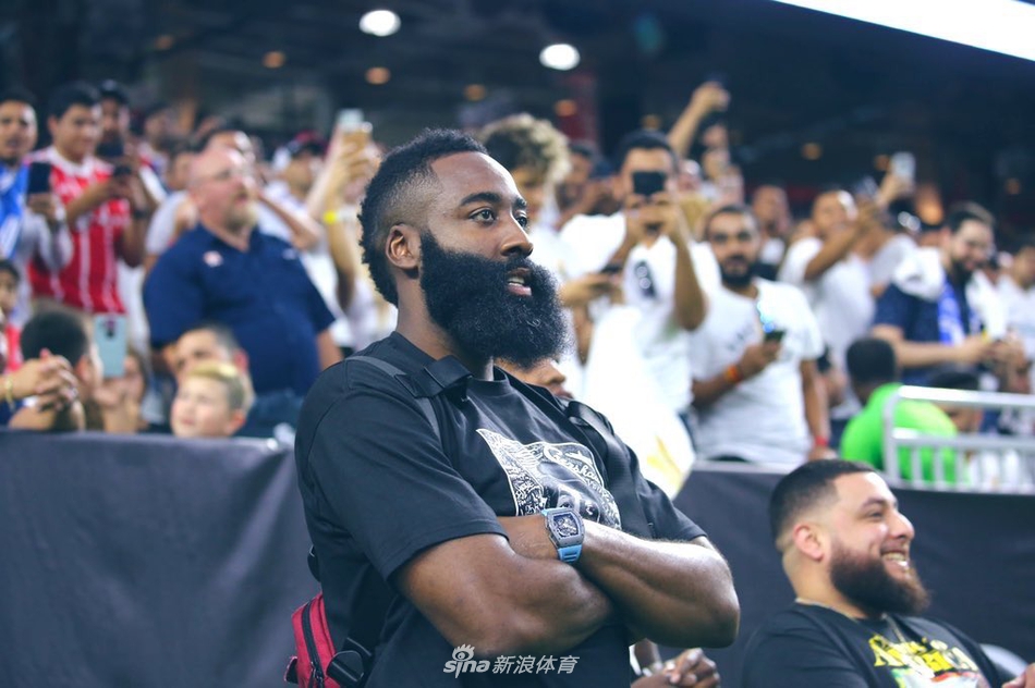 超级足球迷实锤了!哈登现场观战皇马大战拜仁