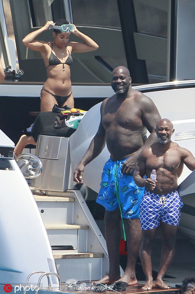 黑鲨鱼出没!奥尼尔西班牙海岛度假 游艇与女郎缠绵