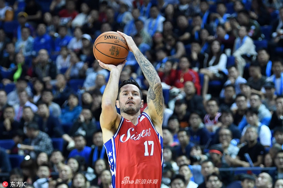 雷迪克半场7中7砍下19分