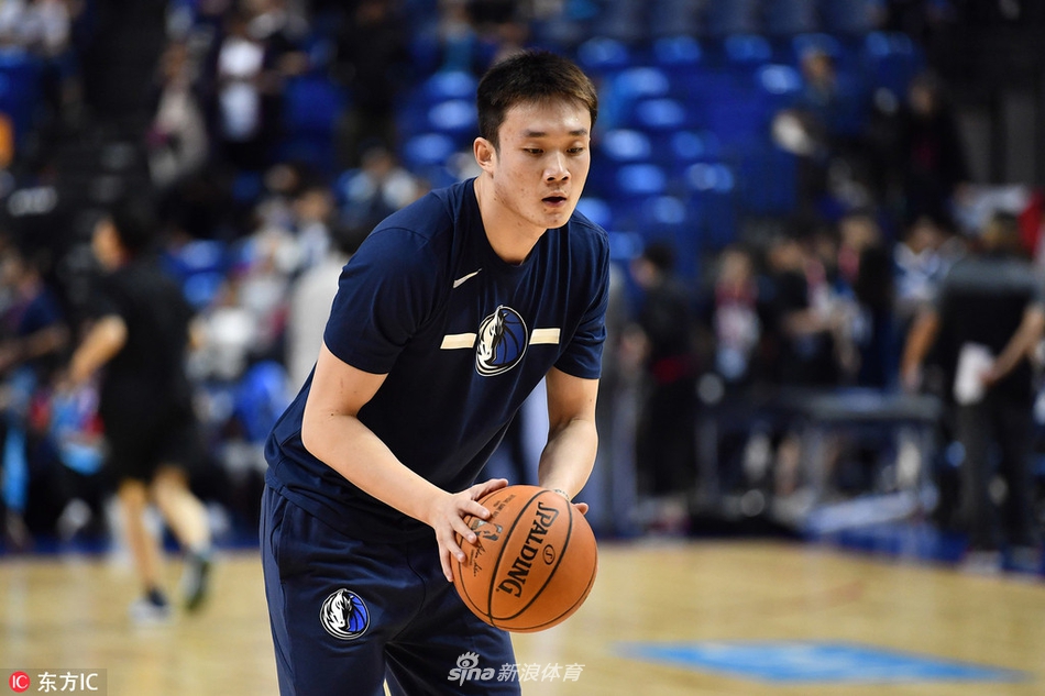 丁彦雨航投篮训练