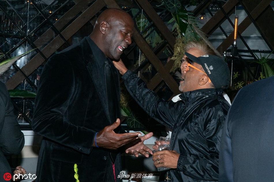 乔丹携爱妻纽约参加互动 三大NBA豪强老板齐聚