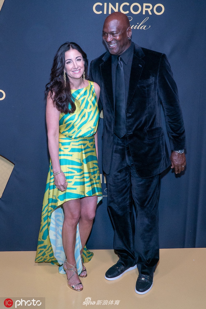 乔丹与Cincoro Tequila 品牌CEO伊米莉亚-法扎拉里
