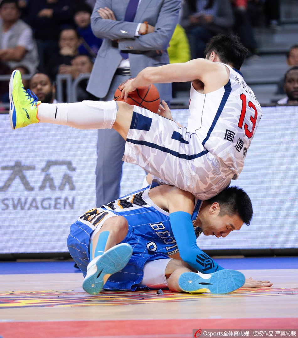 京粤大战:盘点两队历史交手火爆瞬间