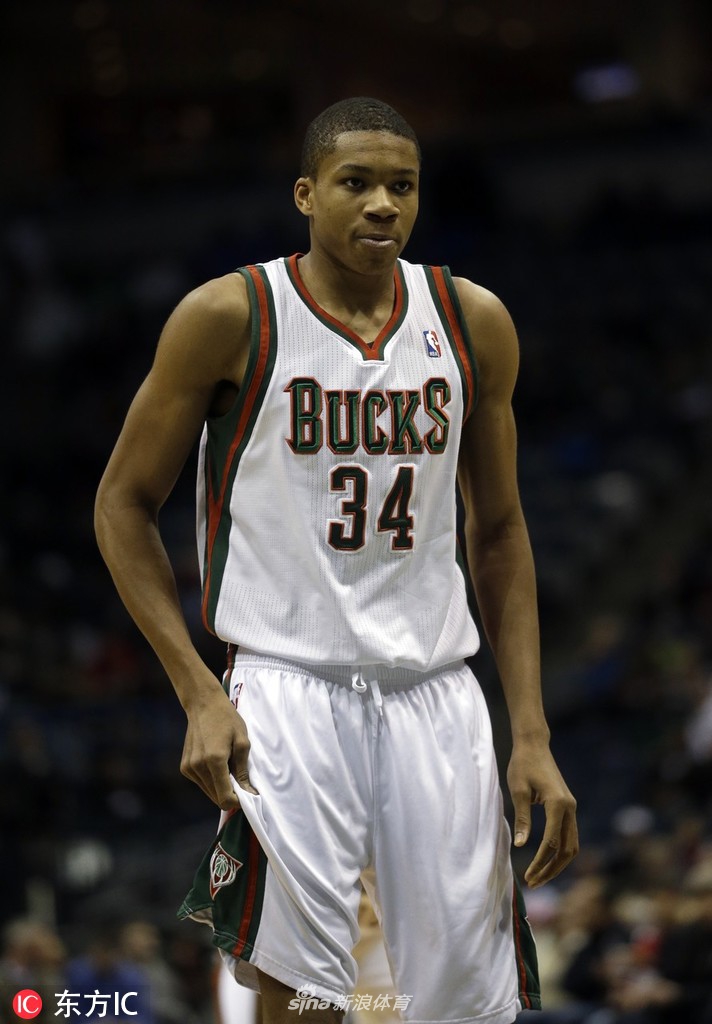 字母哥增重51磅肌肉 看了他“肌肉进化论”不得不服