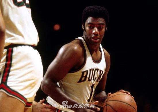 2、奥斯卡-罗伯特森，377分