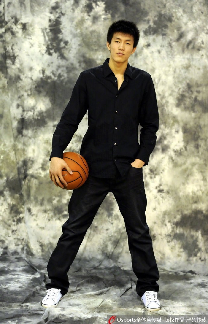 青涩面庞挡不住高颜值！辽宁男篮10年前写真