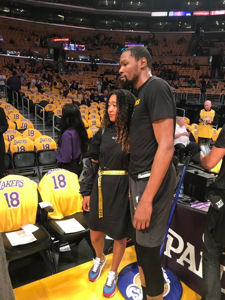 杜兰特追梦合影女子网球第一人