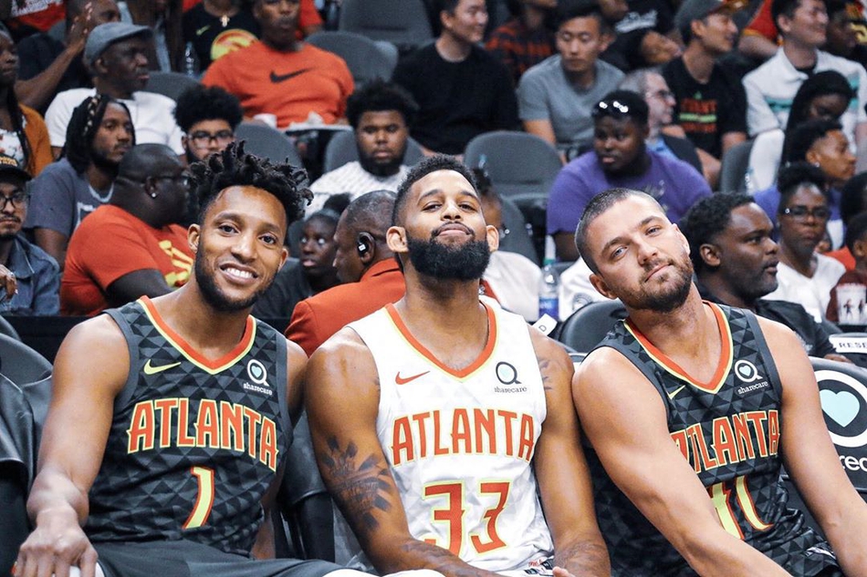 帕森斯与老鹰队友合影