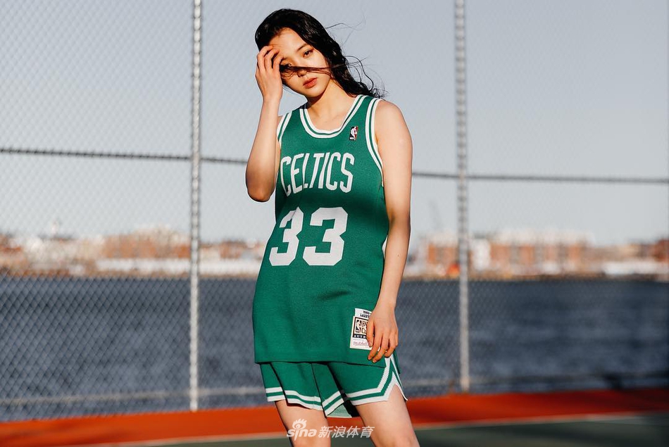 新时代伯德大战魔术师！欧阳娜娜为陈冠希当模特