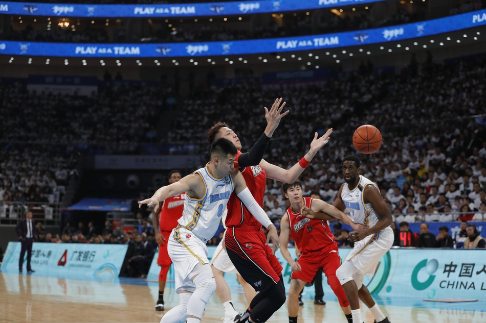 新浪直击:北京主场迎战深圳