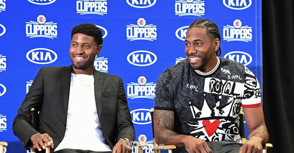 快船举行超巨欢迎发布会!卡哇伊泡椒露出灿烂笑容