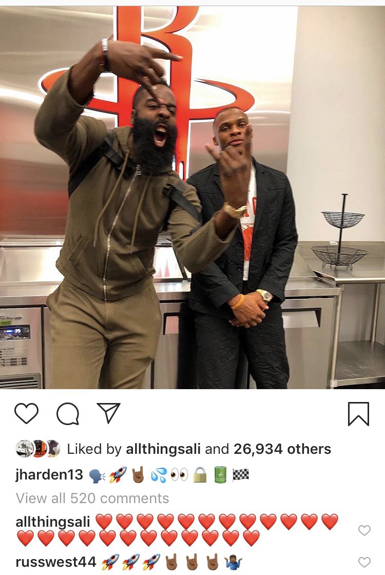 发带神龟亮相！威少正式披上火箭战袍！这造型给打几分？