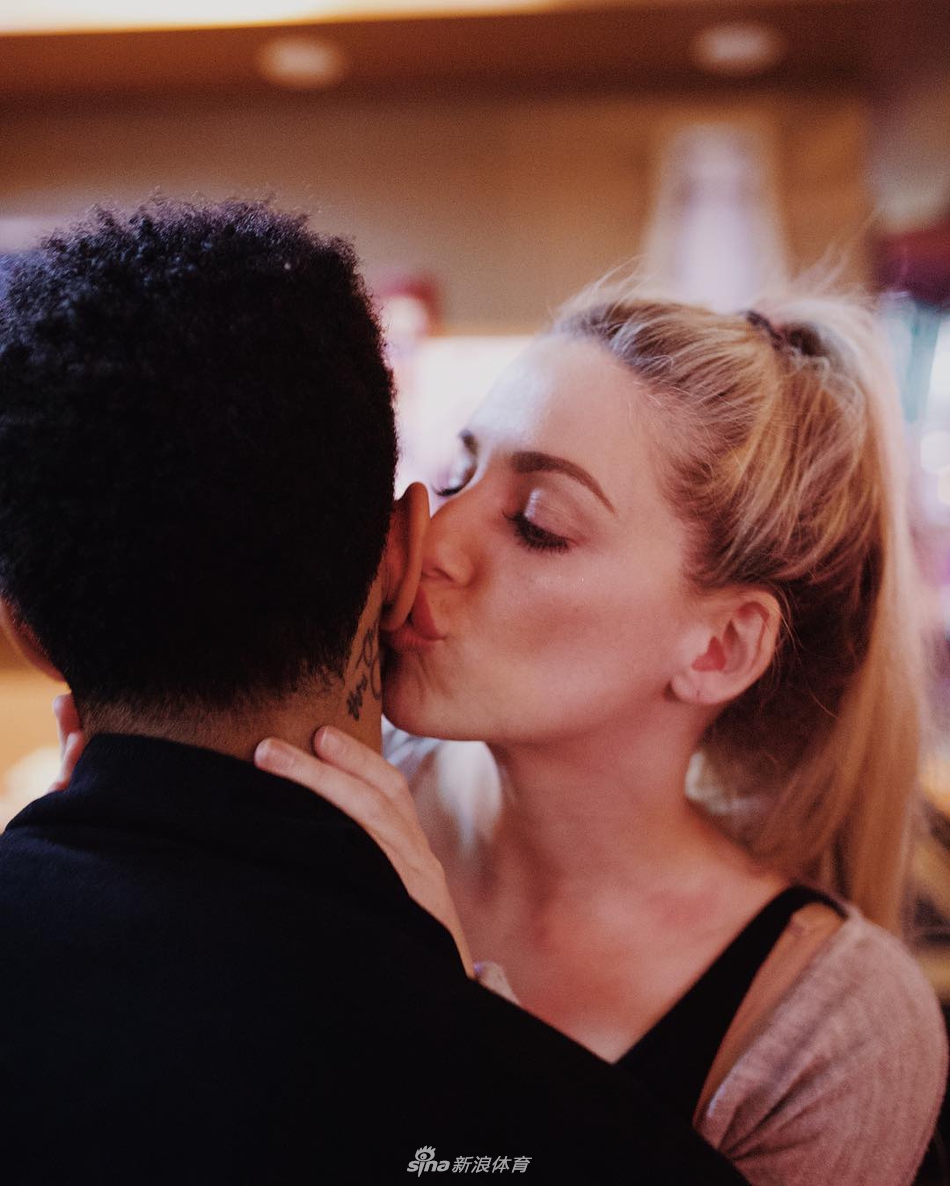 金发+大长腿！前威少小弟坐拥美艳娇娘！这颜值简直是犯罪