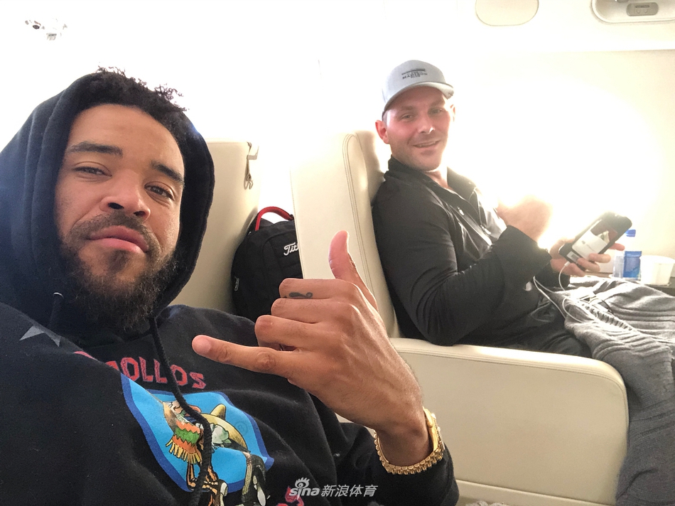 前勇士冠军中锋穿湖人球裤PK汤神！这项目是库里天下