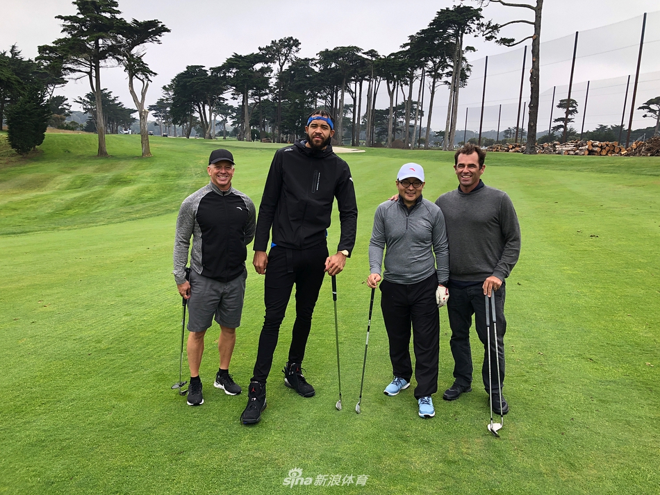 前勇士冠军中锋穿湖人球裤PK汤神！这项目是库里天下