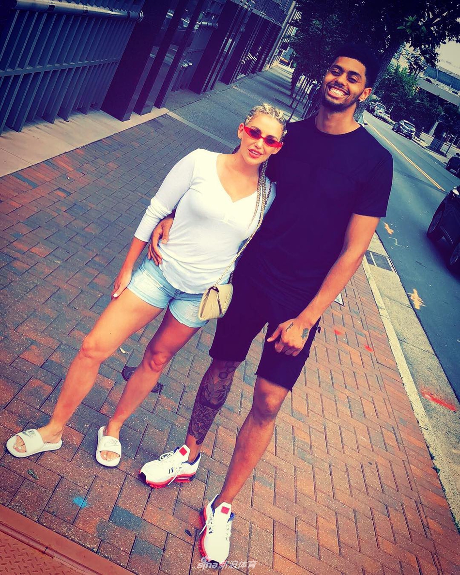 金发+大长腿！前威少小弟坐拥美艳娇娘！这颜值简直是犯罪