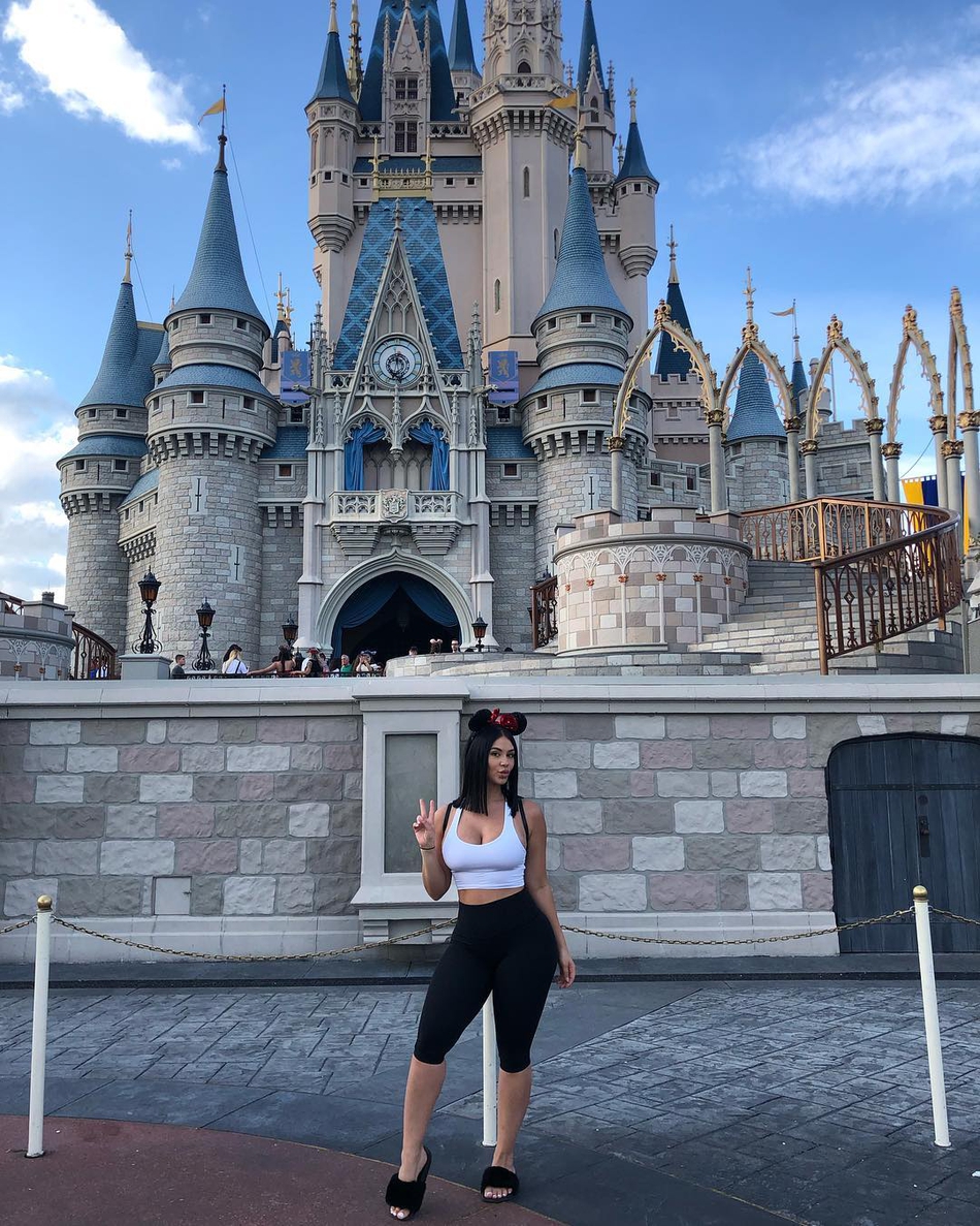 忙得没空钓鱼!泡椒休赛期玩嗨了 女友疯狂秀恩爱