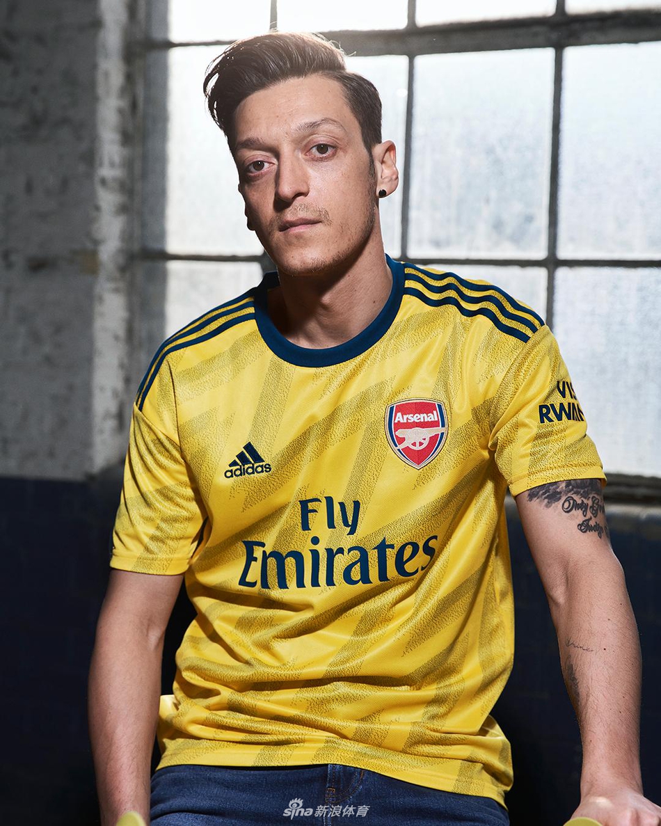 超级足球迷实锤了!哈登现场观战皇马大战拜仁