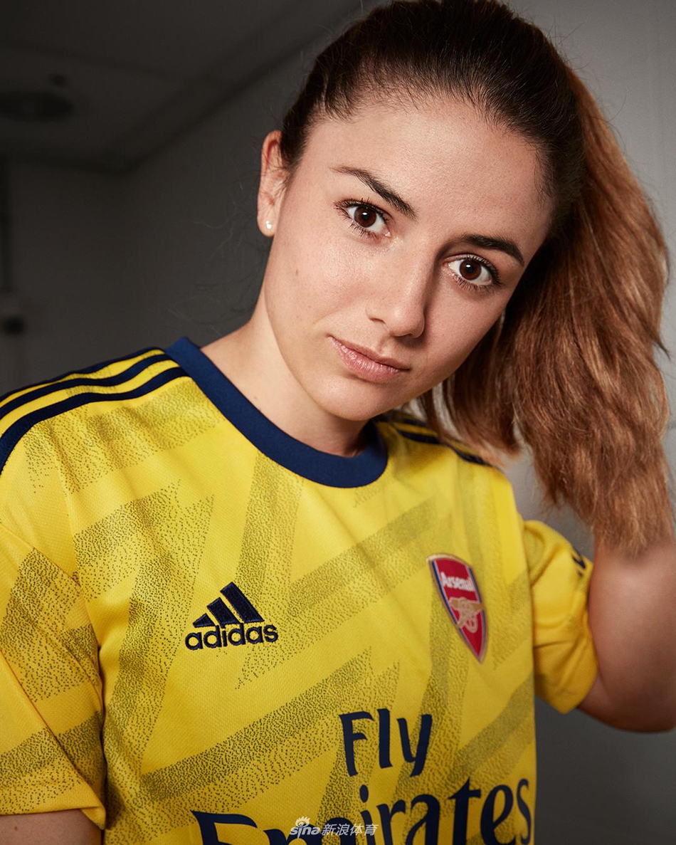 超级足球迷实锤了!哈登现场观战皇马大战拜仁