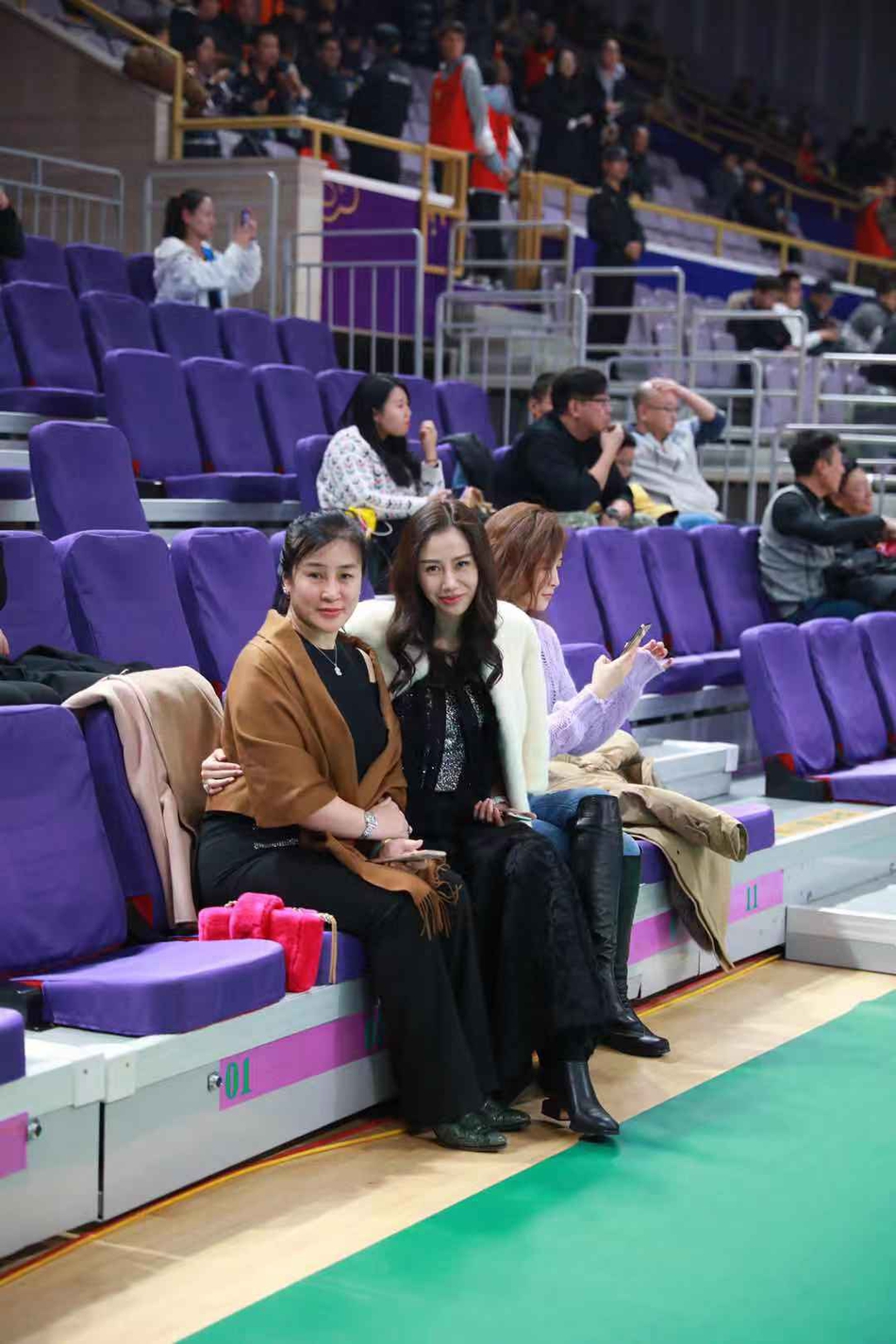 CBA第14轮:孙悦爱妻陈露现场观战