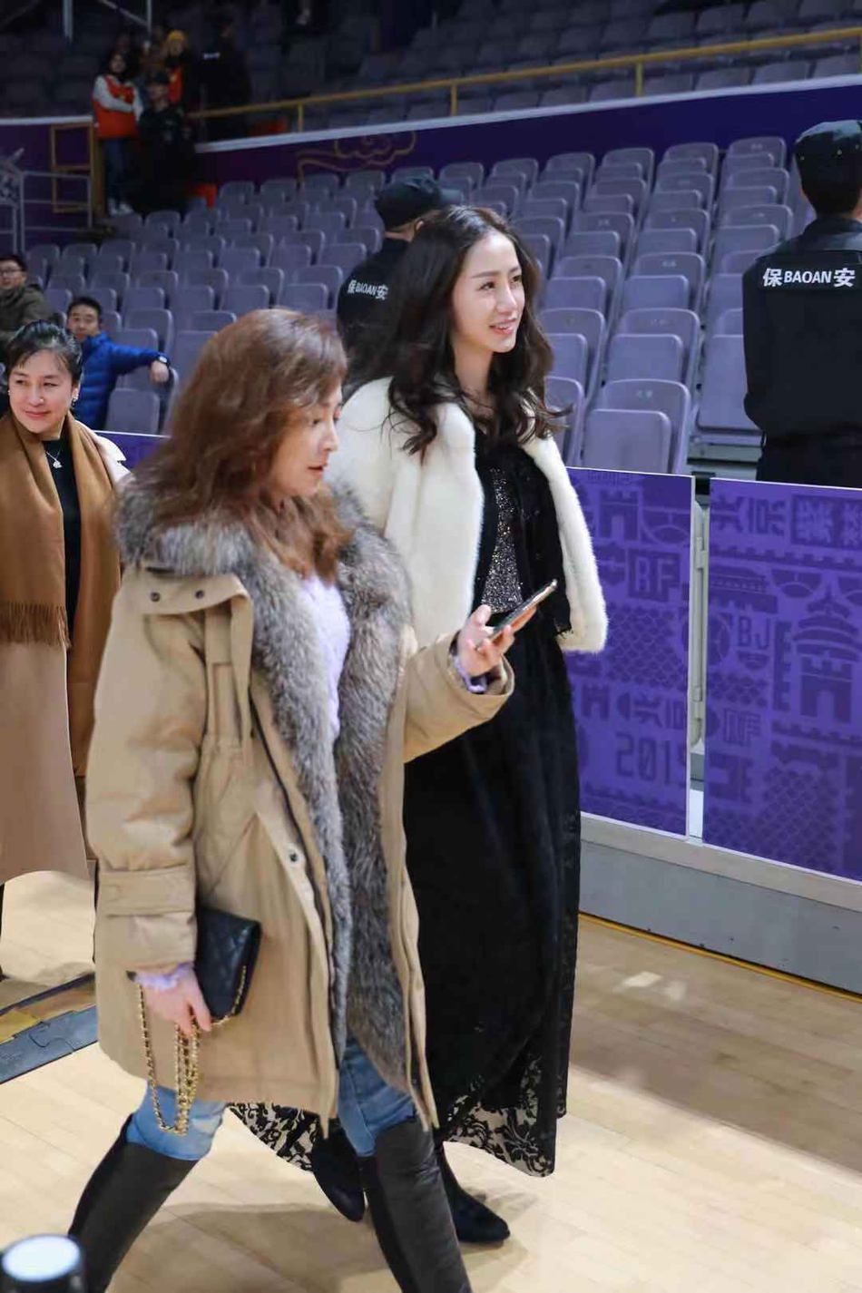 CBA第14轮:孙悦爱妻陈露现场观战
