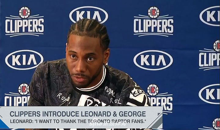 快船举行超巨欢迎发布会!卡哇伊泡椒露出灿烂笑容