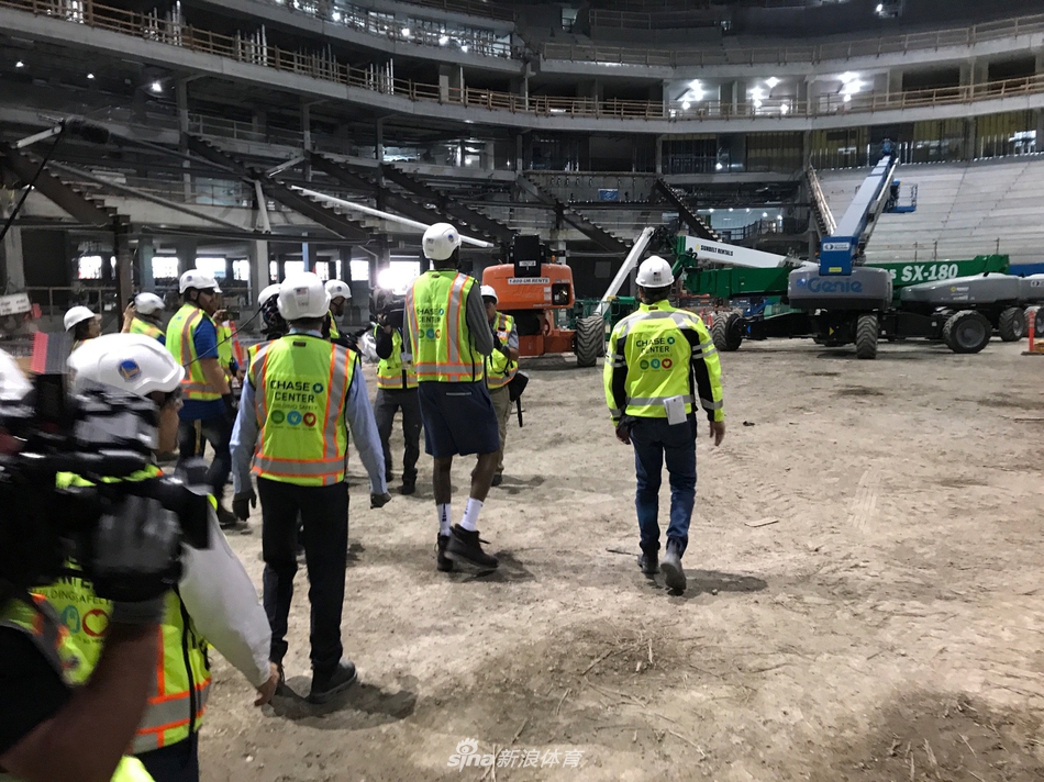 民工杜实锤了！身高超2米1 一看就是搬砖的料