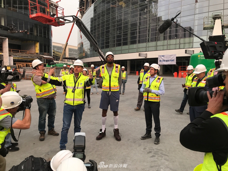 民工杜实锤了！身高超2米1 一看就是搬砖的料