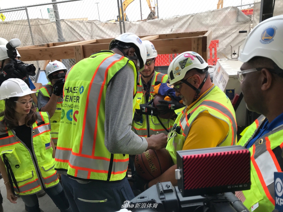 民工杜实锤了！身高超2米1 一看就是搬砖的料