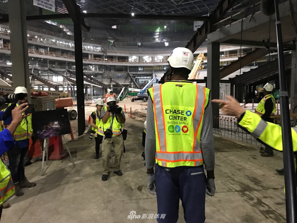 民工杜实锤了！身高超2米1 一看就是搬砖的料