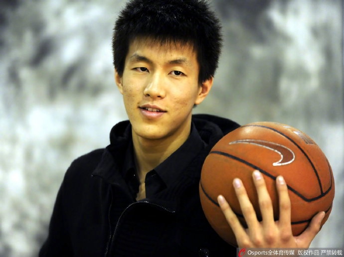 青涩面庞挡不住高颜值！辽宁男篮10年前写真